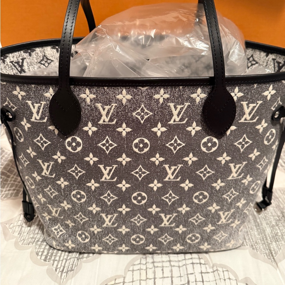 Louis Vuitton limited edition Black denim Neverfull MM - Picture 2 of 10
